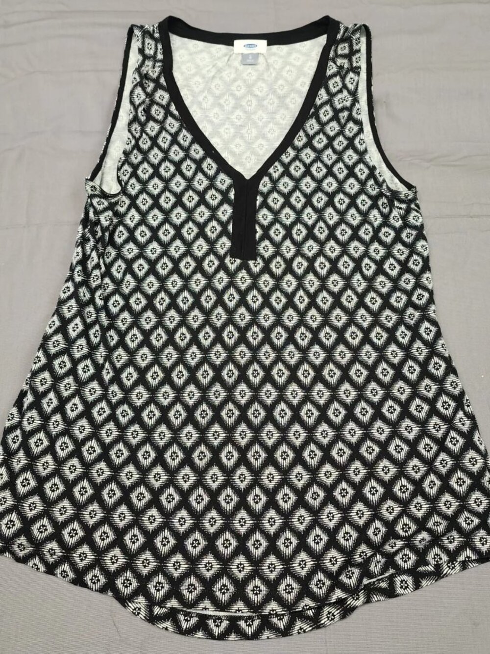 Old Navy Womens L Black White Geometric Print Sleeveless V Neck Tunic Tank Top